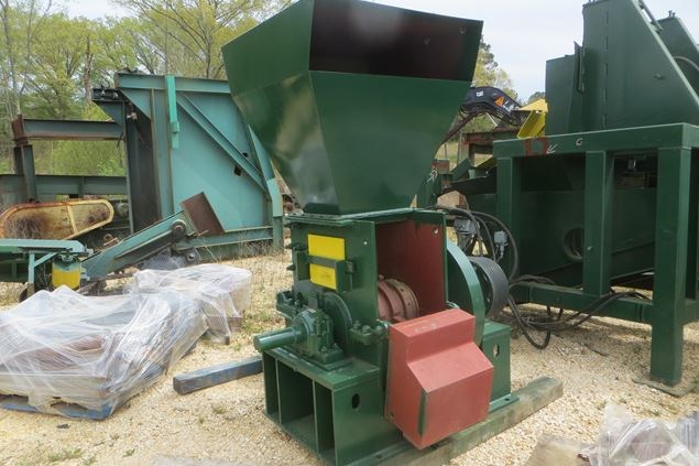 Montgomery Industries ER 18in HDGM Hogs and Wood Grinders