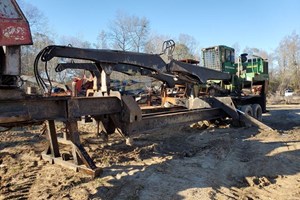 2007 John Deere 335C  Part and Part Machine